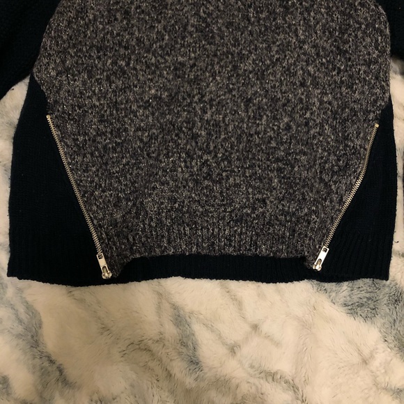 Sweater - Picture 2 of 6